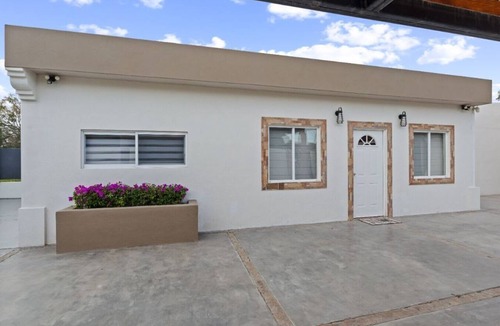 El Centenario Apartment | Tranquil Studio, Steps to the Beach + Parking