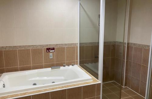 Fengshan District Hotel | Treasure Island Motel - Fengshan