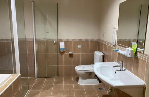 Fengshan District Hotel | Treasure Island Motel - Fengshan