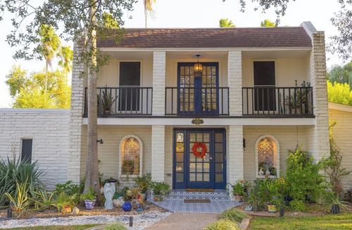 Palm Valley House | Tropical Garden Oasis Birdwatcher's Paradise Spacious Harlingen Retreat