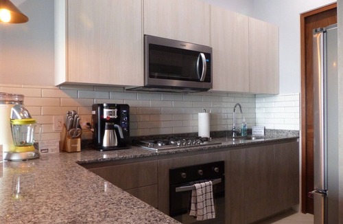 Diaz Ordaz Condo | ✔ Tropical Oasis ★ Penthouse Condo ★ Pool ★ Ocean View ★ 2 Bedroom