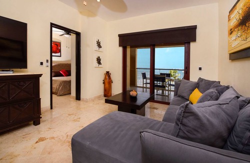 Downtown Condo | True Oceanfront 1 Bd El Faro Great Rates! S308