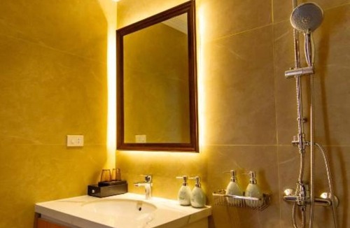 Son Tay Bed & Breakfast | Twin Room with Lake View
