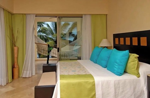South Shore Hotel Area Resort | Ultimate luxury 2-bedroom resort with optional All-Inclusive in Puerto Vallarta