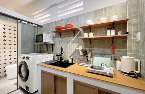Dong Khoi Apartment | Unbeatable location in District 1. Well-equipped studio in a iconic building.