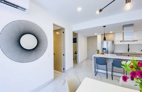El Tezal Condo | Unbeatable location 2BD 2BTH Walking distance to Medano.