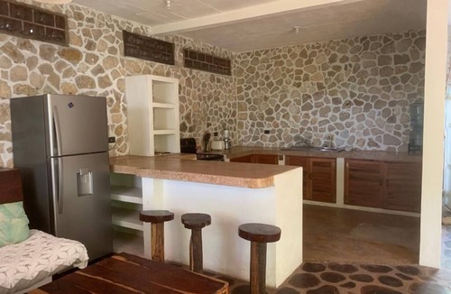 Peten House | Une Maison au Bord du lac Petén Itzá, Nature et Relaxation au Rendez-vous!