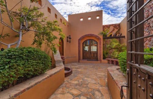 Sandy Beach Villa | Unparalleled Luxury Beachfront House on the Water