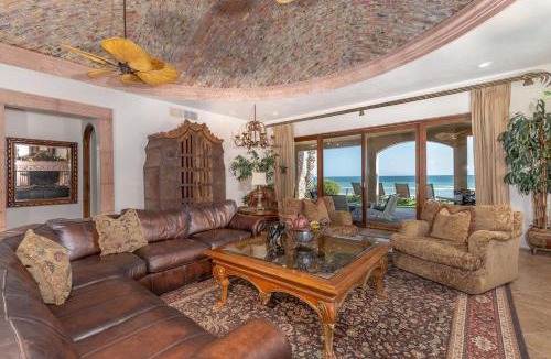 Sandy Beach Villa | Unparalleled Luxury Beachfront House on the Water