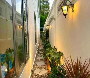 Hoa Loi Hotel | UP Garden Hotel