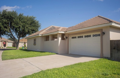 Pharr House | Updated Charming Casa 3-bedroom house gated community in Pharr/Mcallen area