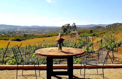 San Antonio de las Minas Cabin | UvaUva 1| eco-retreat |King size bed-balcony