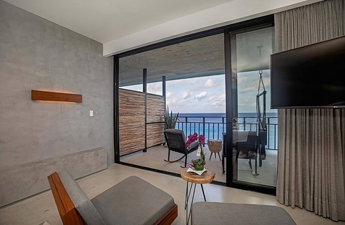 Zona Hotelera Norte House | Vacation is Calling! Pool, Free Parking, Minutes to Chankanaab Beach Adventure