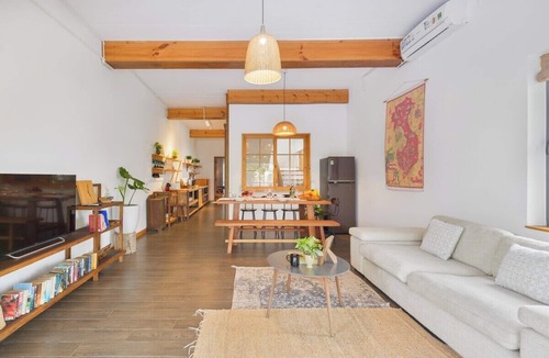 Cam Chau House | Vesta Gallery Villa above bookstore