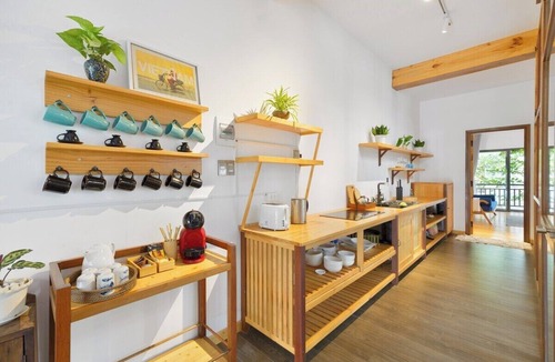 Cam Chau House | Vesta Gallery Villa above bookstore