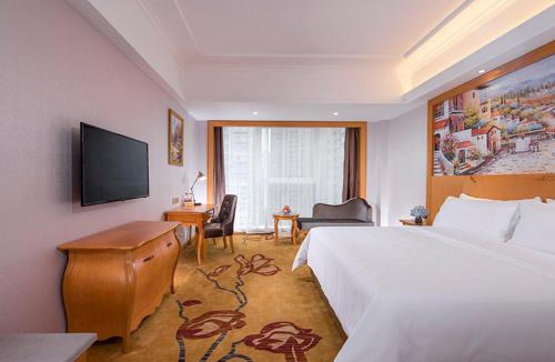 Xingbin District Hotel | Vienna Hotel (Laibin North Station)