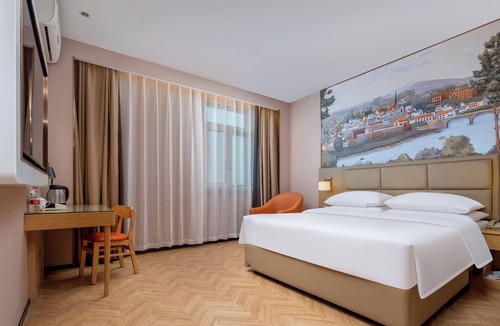 Lixia District Hotel | Vienna Sanhao Jinan Honglou SquareGarden