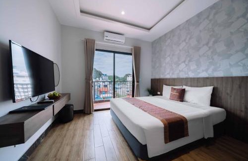 Cat Ba Hotel | Viet Hoa Hotel & Residence Cat Ba- Rooftop Pool