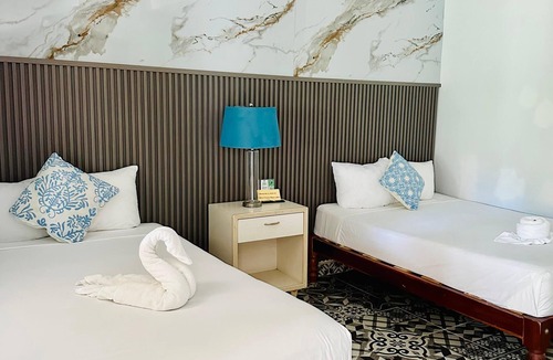 Chetumal Hotel | Viewpoint house near the Cenote Azul and the lagoon