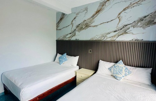 Chetumal Hotel | Viewpoint house near the Cenote Azul and the lagoon