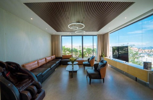Bai Chay Villa | Villa 11 phòng ngủ, bể bơi riêng, phòng karaoke, Bãi Cháy, Hạ Long