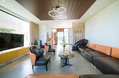 Bai Chay Villa | Villa 11 phòng ngủ, bể bơi riêng, phòng karaoke, Bãi Cháy, Hạ Long