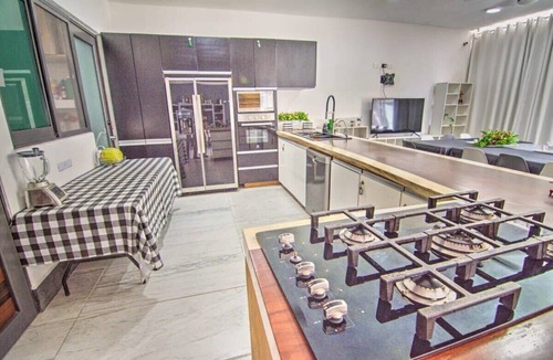 La Cruz de Huanacaxtle House | Villa 124: 6BR w Rooftop Pool & Beach Club Access