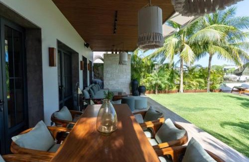 Alfredo V. Bonfil Villa | Villa 4 Flamingos with Waterfront