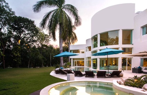 Playacar Villa | Villa Aqua Luxury 5 bdrm Villa in Playa del Carmen with Flex Group Accom (2-12 guests)