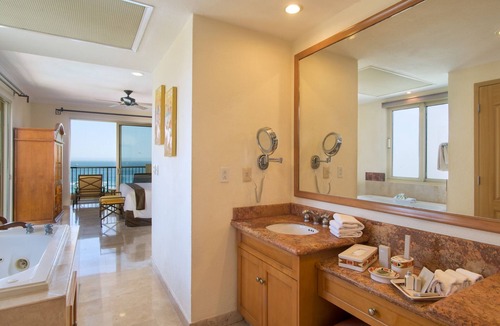 Centro Resort | Villa Del Arco located on the pristine Medano Beach