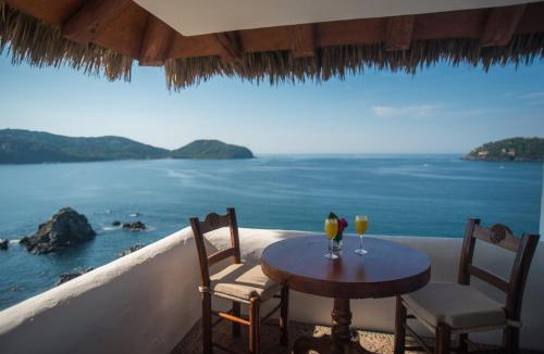 Zihuatanejo Villa | Villa El Murmullo by La Casa Que Canta