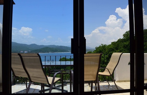 Manzanillo Villa | villa in manzanillo whith ocean view next to hiking trail
