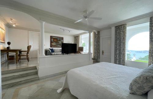 Las Brisas Villa | VILLA JADE LUXURY FULL SERVICE STAFF VILLA