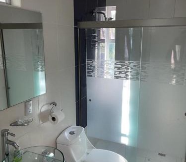 Chantepec Villa | Villa LLena de Vida Vista al Lago Alberca Climatizada y Dos Jacuzys
