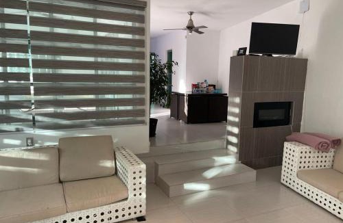 Chantepec Villa | Villa LLena de Vida Vista al Lago Alberca Climatizada y Dos Jacuzys