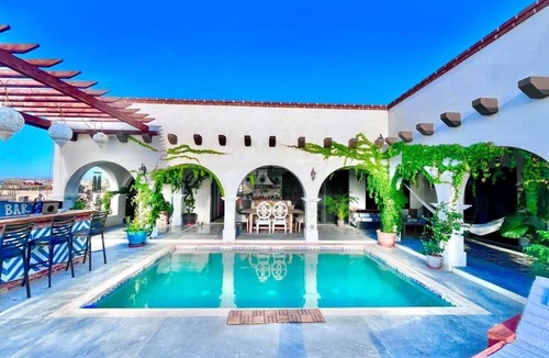 Cerritos Villa | Villa Luz Cerritos