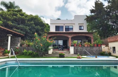 Jocotepec House | Villa Meli 2 by Kivoya
