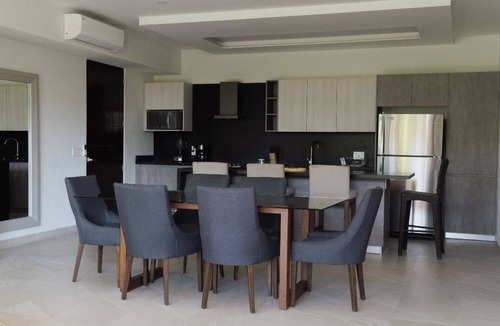San Francisco Apartment | Villa Orquídea, lux apartment, steps from the beach