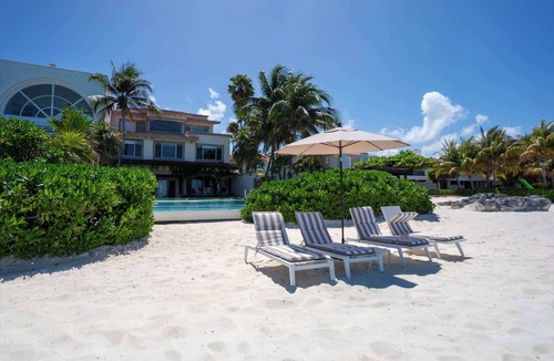 Zona Hotelera Villa | Villa Serena | 6BR | Beachfront & Private Pool