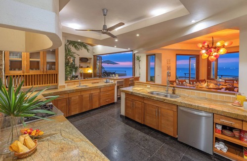 Romantic Zone House | Villa Ventana: 6 Bedroom Luxury Villa with Staff included