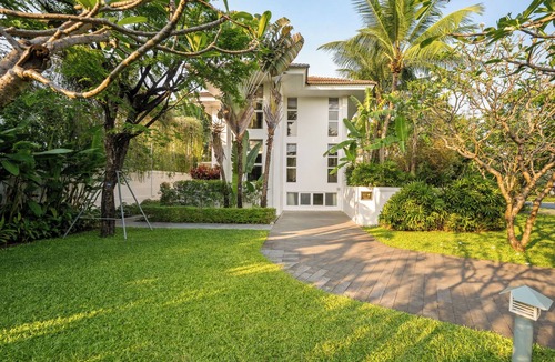 Ngu Hanh Son Villa | Village Premier 4BR Pool Villa 40m to Beach with Garden