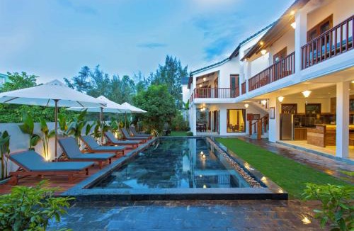 Cam An Villa | Vina Beach Pool Villas