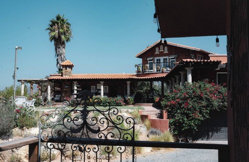 San Antonio de las Minas Ski Chalet | Viña Calabria Paloma Upscale King Chalet with Baranda