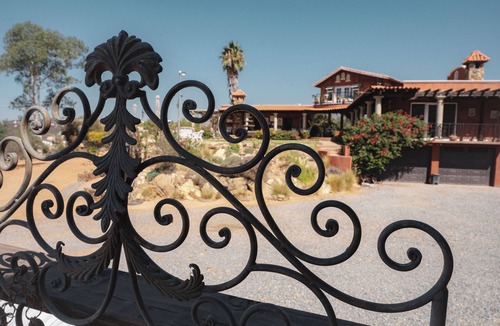 San Antonio de las Minas Ski Chalet | Viña Calabria Paloma Upscale King Chalet with Baranda