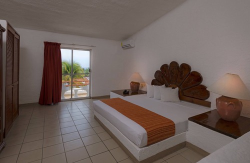 Colinas de Santiago Resort | Vista Playa de Oro Manzanillo