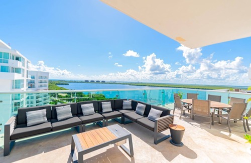 Zona Hotelera Condo | VRBO Premier Host – Beachfront – 8BR/7bth – Penthouse Combo #214