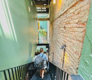 Downtown Ho Chi Minh City Hostel | VY DA CENTRAL MARKET HOSTEL