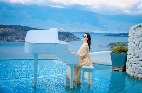 Dali Town Hotel | Walk In The Clouds 大理云上千阙海景度假酒店
