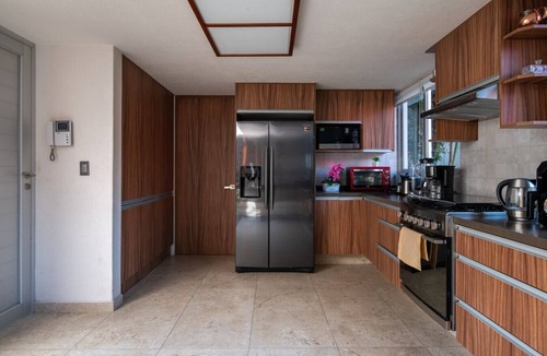 Coyoacan House | Walk to Azteca | 14 Guests + BBQ Garden