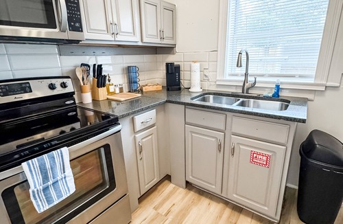 Downtown Historic District Cottage | Walk to Historic District, Pets OK, Free Parking, Porch, Laundry, and Patio